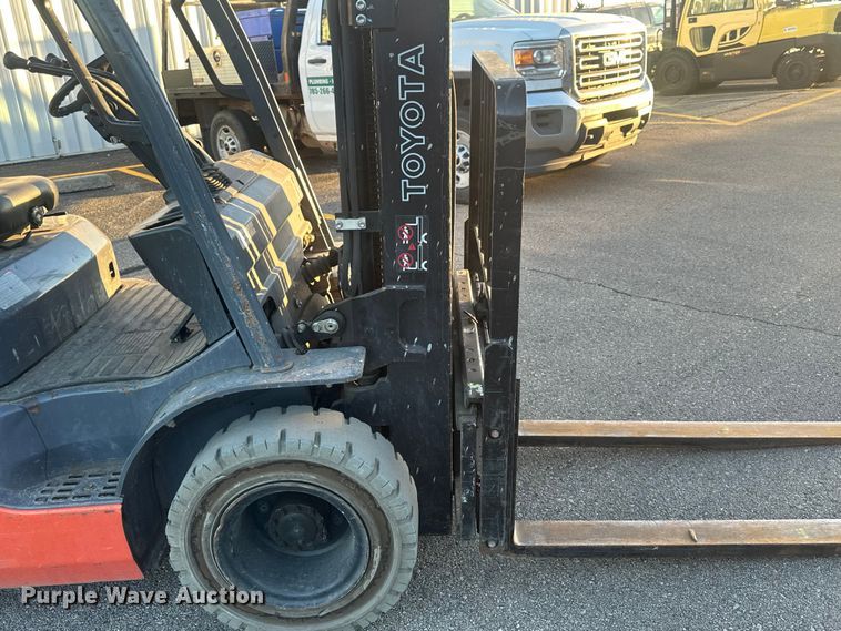 image for item ES5002 Toyota 8FGU25 forklift