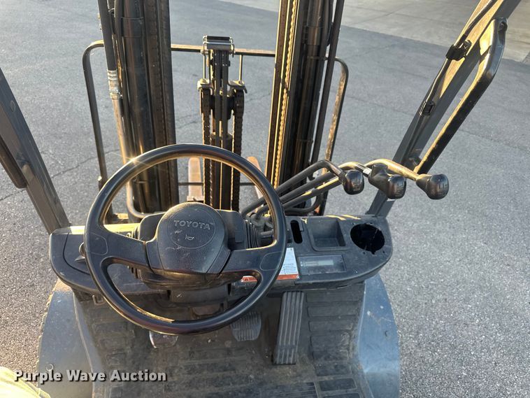 image for item ES5002 Toyota 8FGU25 forklift