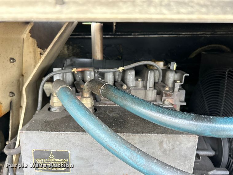 image for item ET3136 1994 Ingersoll-Rand P100DWD air compressor