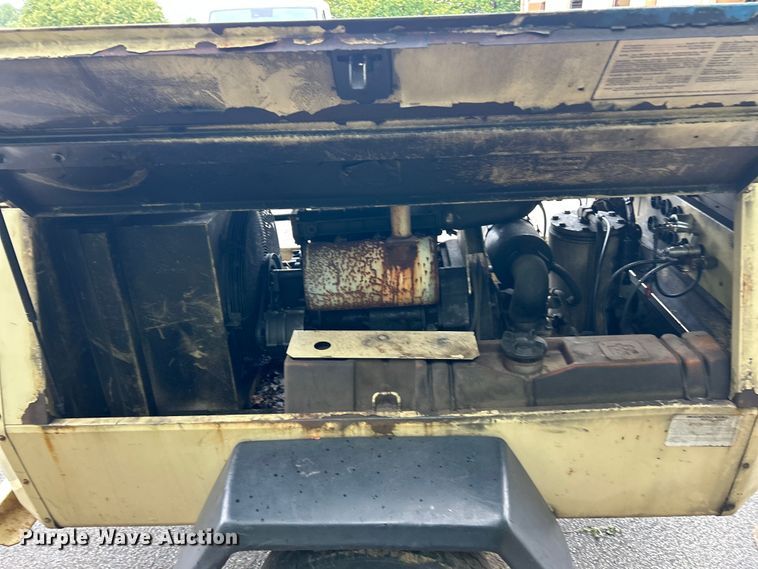 image for item ET3136 1994 Ingersoll-Rand P100DWD air compressor
