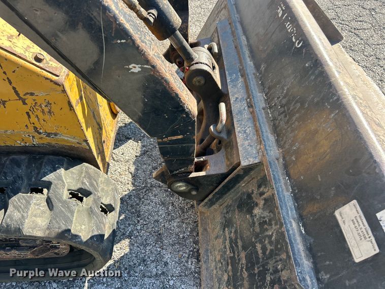 image for item ET3231 2006 Vermeer S600TX compact utility loader