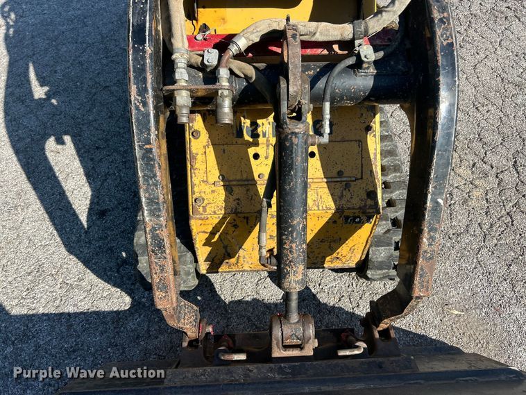 image for item ET3231 2006 Vermeer S600TX compact utility loader