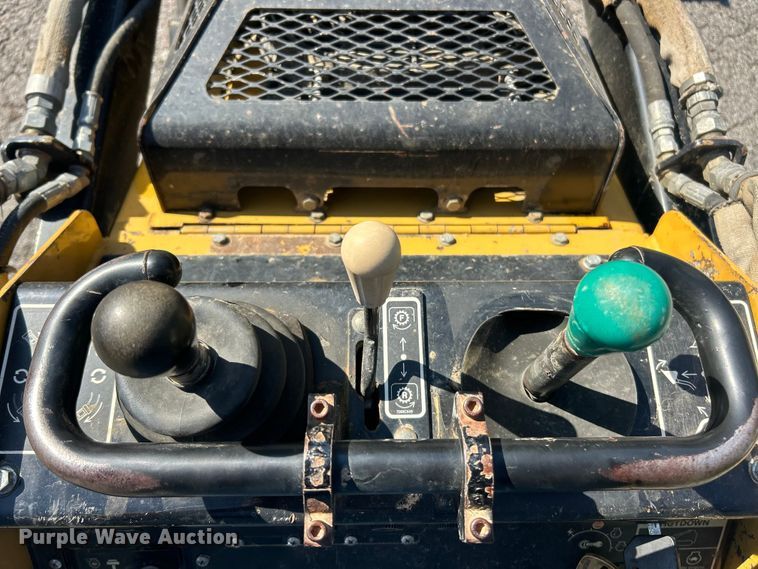 image for item ET3231 2006 Vermeer S600TX compact utility loader