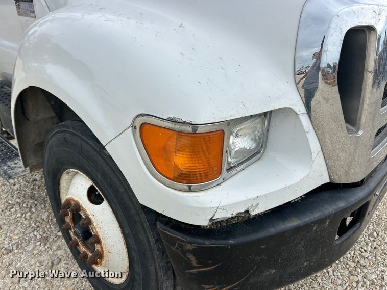 image for item ET3266 2006 Ford F750 Super Duty XL truck cab and chassis