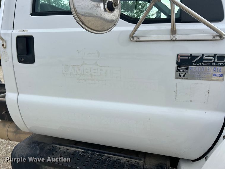 image for item ET3266 2006 Ford F750 Super Duty XL truck cab and chassis