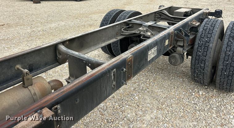 image for item ET3266 2006 Ford F750 Super Duty XL truck cab and chassis