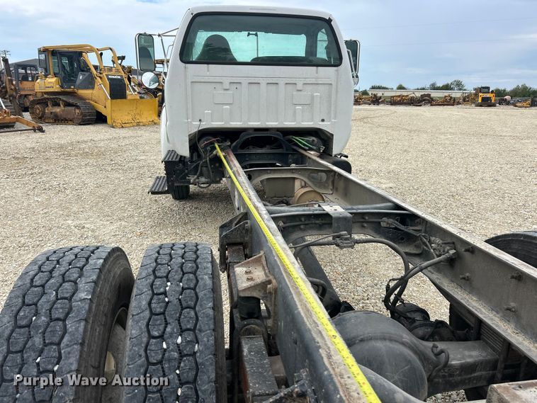 image for item ET3266 2006 Ford F750 Super Duty XL truck cab and chassis
