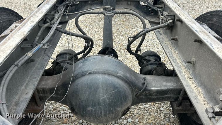 image for item ET3266 2006 Ford F750 Super Duty XL truck cab and chassis