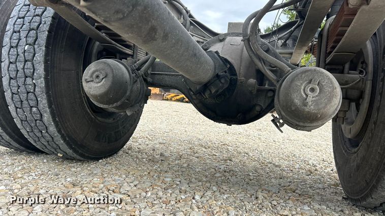 image for item ET3266 2006 Ford F750 Super Duty XL truck cab and chassis