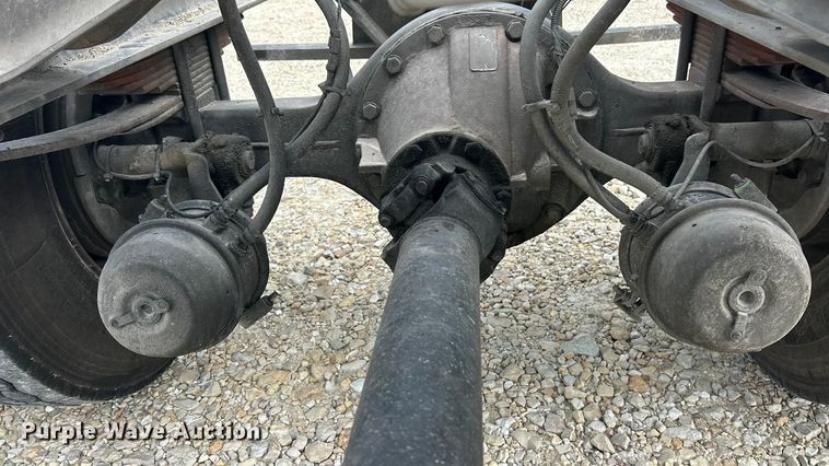 image for item ET3266 2006 Ford F750 Super Duty XL truck cab and chassis