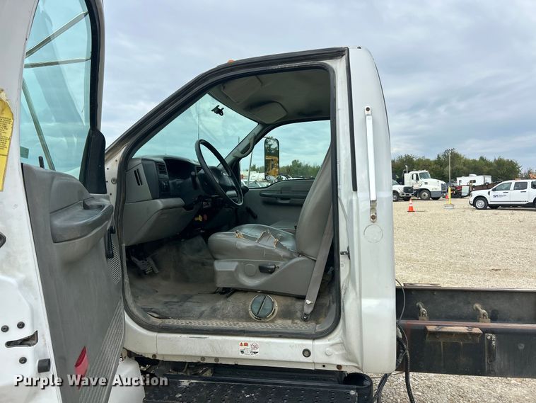 image for item ET3266 2006 Ford F750 Super Duty XL truck cab and chassis