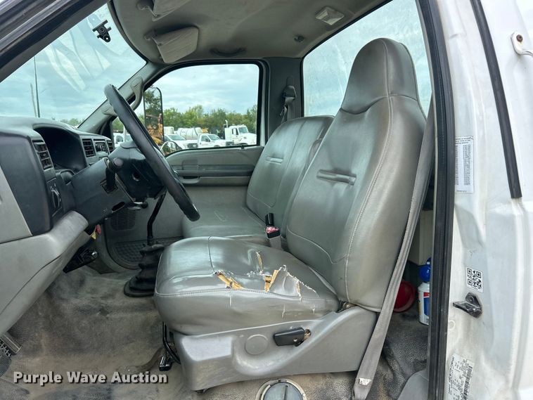 image for item ET3266 2006 Ford F750 Super Duty XL truck cab and chassis