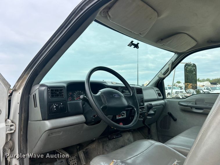 image for item ET3266 2006 Ford F750 Super Duty XL truck cab and chassis