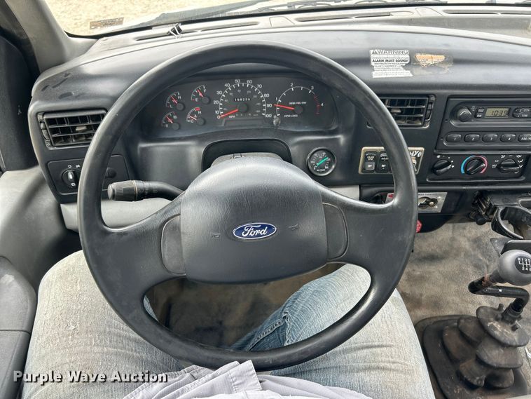 image for item ET3266 2006 Ford F750 Super Duty XL truck cab and chassis