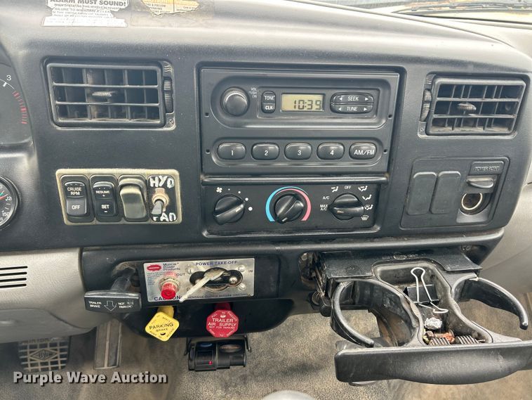 image for item ET3266 2006 Ford F750 Super Duty XL truck cab and chassis