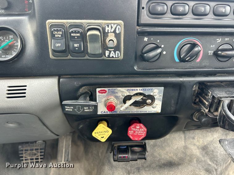 image for item ET3266 2006 Ford F750 Super Duty XL truck cab and chassis