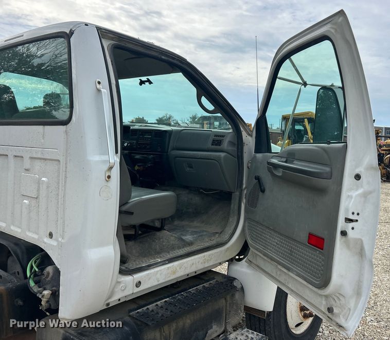 image for item ET3266 2006 Ford F750 Super Duty XL truck cab and chassis