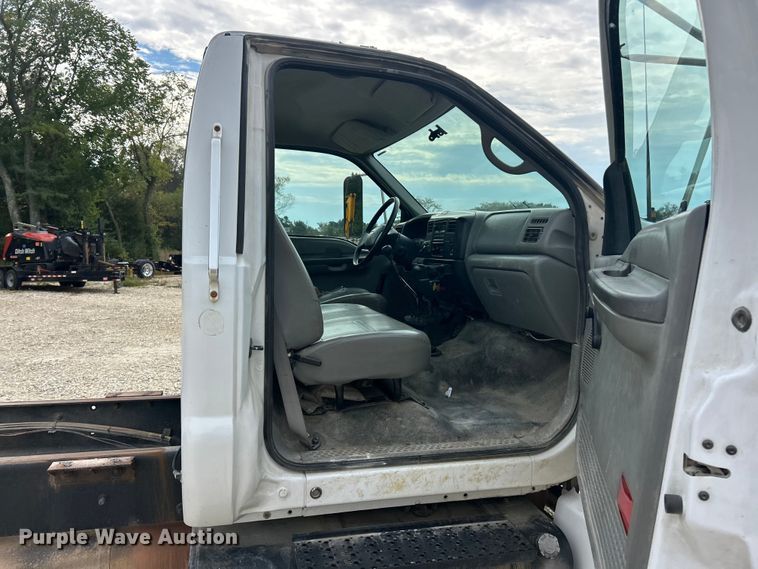 image for item ET3266 2006 Ford F750 Super Duty XL truck cab and chassis