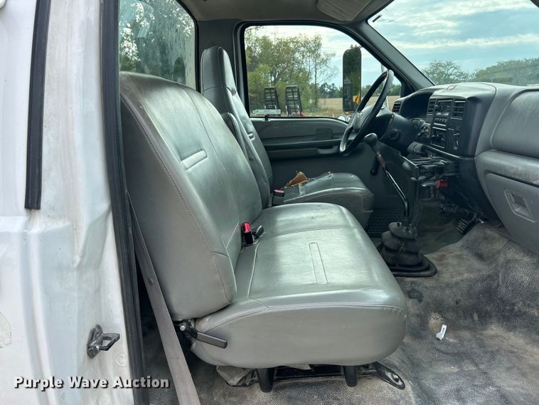 image for item ET3266 2006 Ford F750 Super Duty XL truck cab and chassis