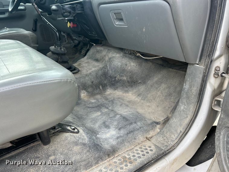 image for item ET3266 2006 Ford F750 Super Duty XL truck cab and chassis