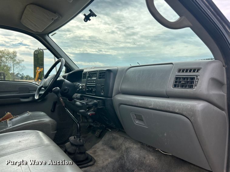 image for item ET3266 2006 Ford F750 Super Duty XL truck cab and chassis