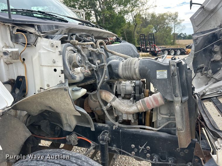 image for item ET3266 2006 Ford F750 Super Duty XL truck cab and chassis