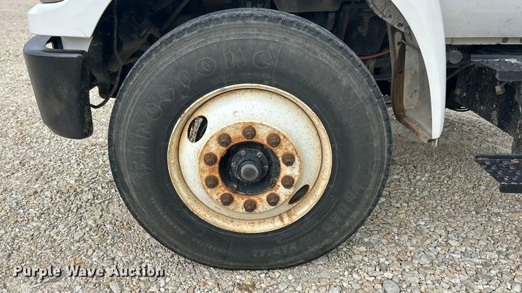 image for item ET3266 2006 Ford F750 Super Duty XL truck cab and chassis