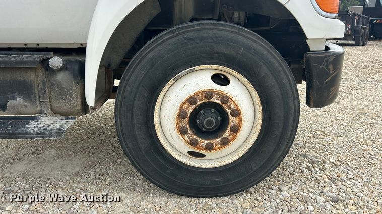 image for item ET3266 2006 Ford F750 Super Duty XL truck cab and chassis