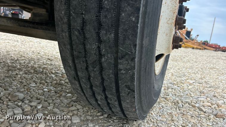 image for item ET3266 2006 Ford F750 Super Duty XL truck cab and chassis