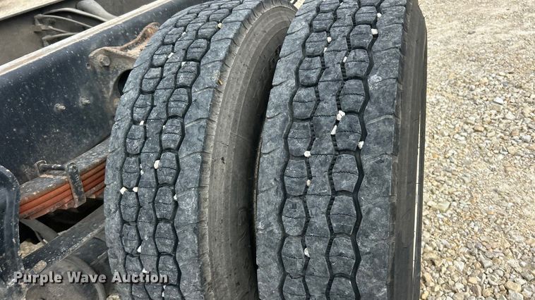 image for item ET3266 2006 Ford F750 Super Duty XL truck cab and chassis