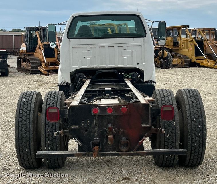 image for item ET3267 2006 Ford F750 Super Duty XL truck cab and chassis