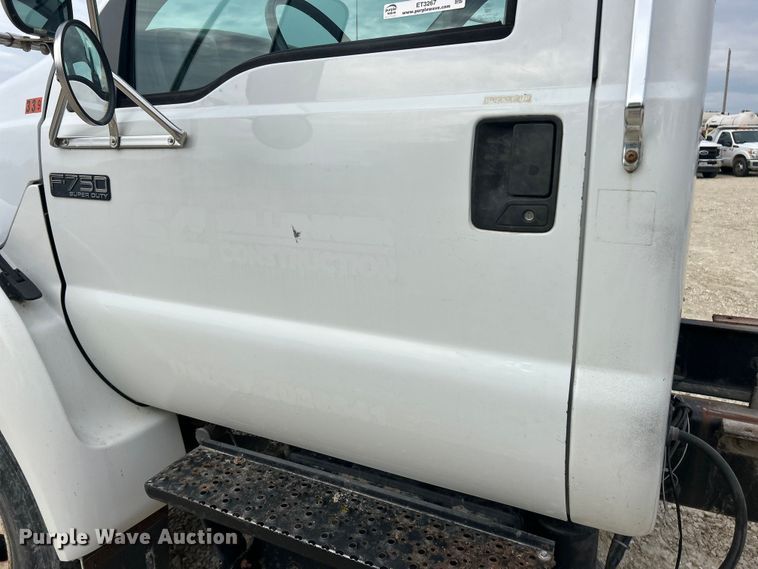image for item ET3267 2006 Ford F750 Super Duty XL truck cab and chassis