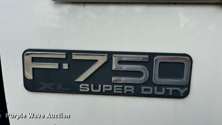 image for item ET3267 2006 Ford F750 Super Duty XL truck cab and chassis