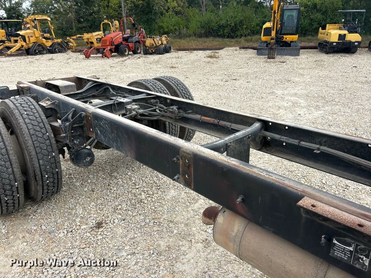 image for item ET3267 2006 Ford F750 Super Duty XL truck cab and chassis