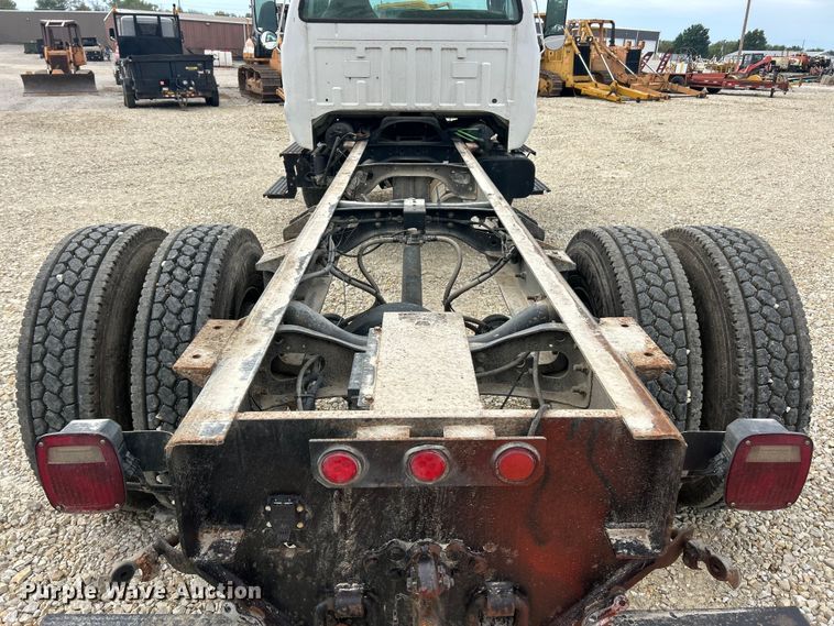 image for item ET3267 2006 Ford F750 Super Duty XL truck cab and chassis