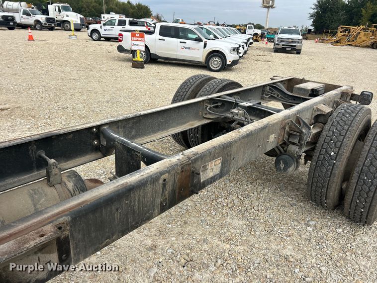 image for item ET3267 2006 Ford F750 Super Duty XL truck cab and chassis