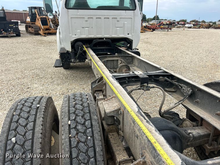 image for item ET3267 2006 Ford F750 Super Duty XL truck cab and chassis