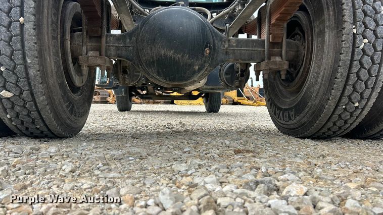 image for item ET3267 2006 Ford F750 Super Duty XL truck cab and chassis