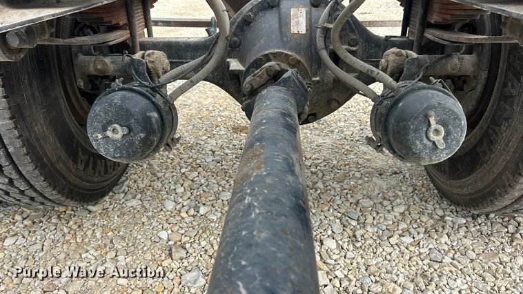 image for item ET3267 2006 Ford F750 Super Duty XL truck cab and chassis