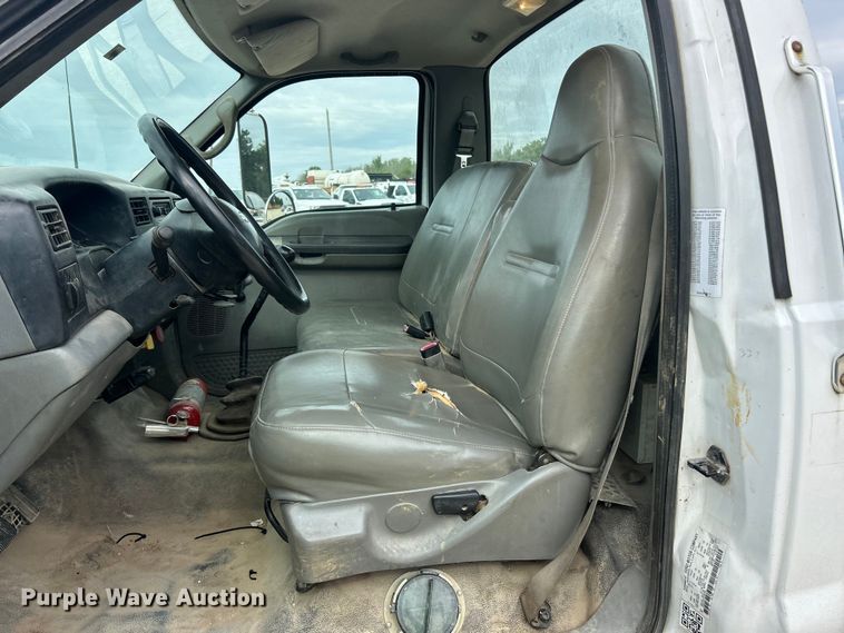 image for item ET3267 2006 Ford F750 Super Duty XL truck cab and chassis