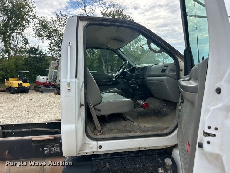 image for item ET3267 2006 Ford F750 Super Duty XL truck cab and chassis