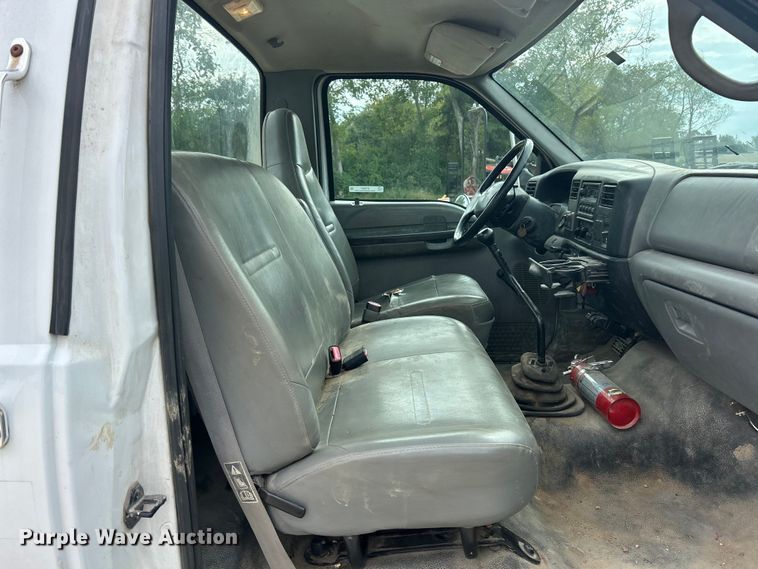 image for item ET3267 2006 Ford F750 Super Duty XL truck cab and chassis