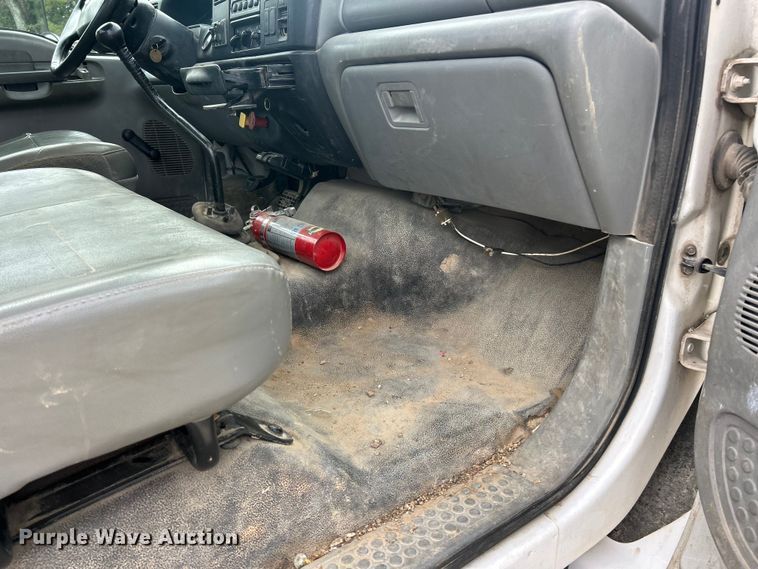 image for item ET3267 2006 Ford F750 Super Duty XL truck cab and chassis