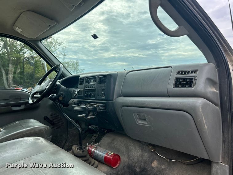 image for item ET3267 2006 Ford F750 Super Duty XL truck cab and chassis