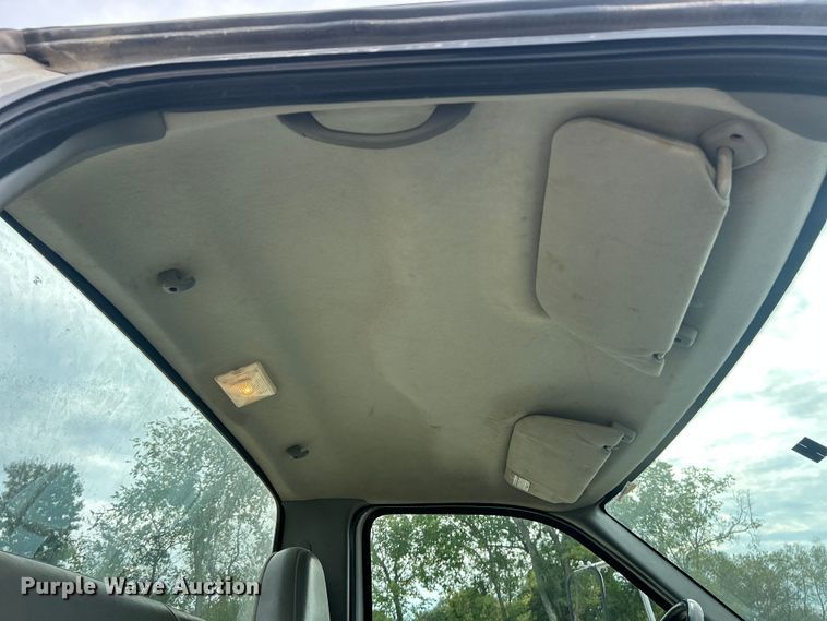 image for item ET3267 2006 Ford F750 Super Duty XL truck cab and chassis