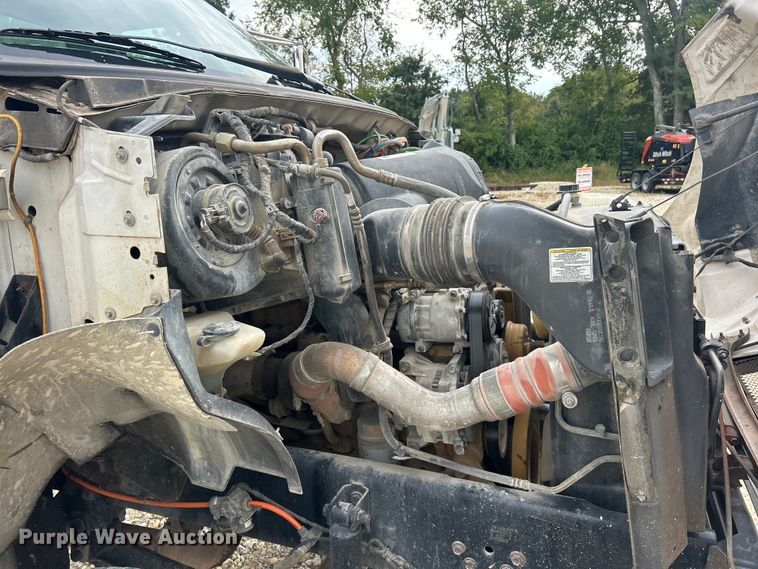 image for item ET3267 2006 Ford F750 Super Duty XL truck cab and chassis