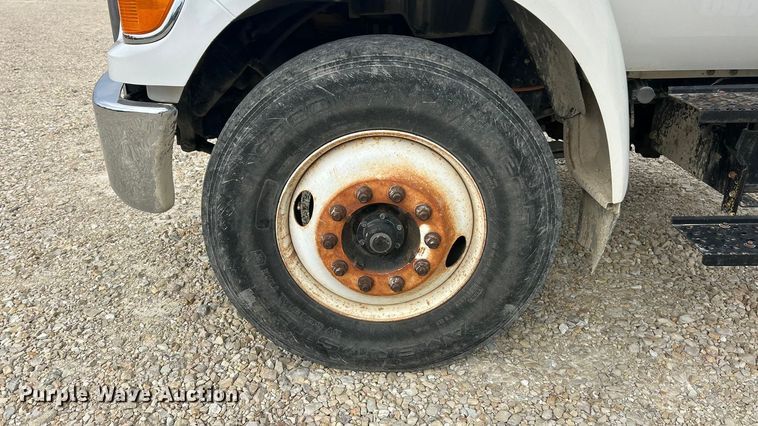 image for item ET3267 2006 Ford F750 Super Duty XL truck cab and chassis