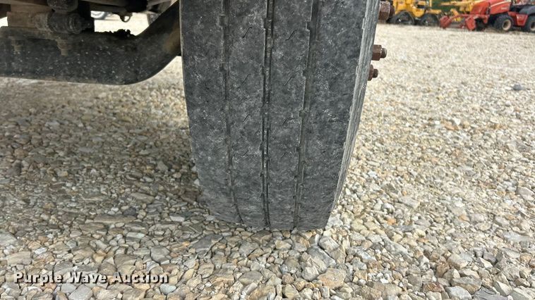 image for item ET3267 2006 Ford F750 Super Duty XL truck cab and chassis