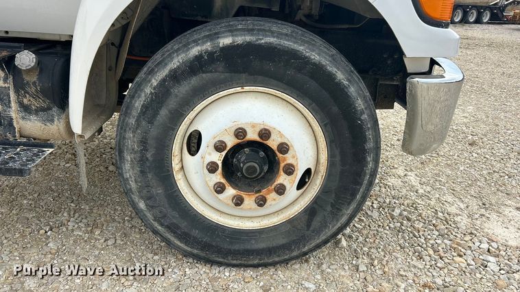 image for item ET3267 2006 Ford F750 Super Duty XL truck cab and chassis