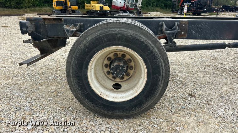 image for item ET3267 2006 Ford F750 Super Duty XL truck cab and chassis